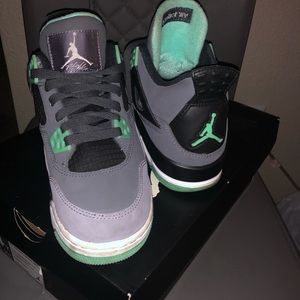 Jordan 4 retro “Green Glow”